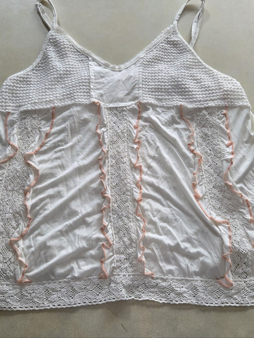 NWOT POL MISSES SZ S White Camisole with lace And Ruffle Peach Trim